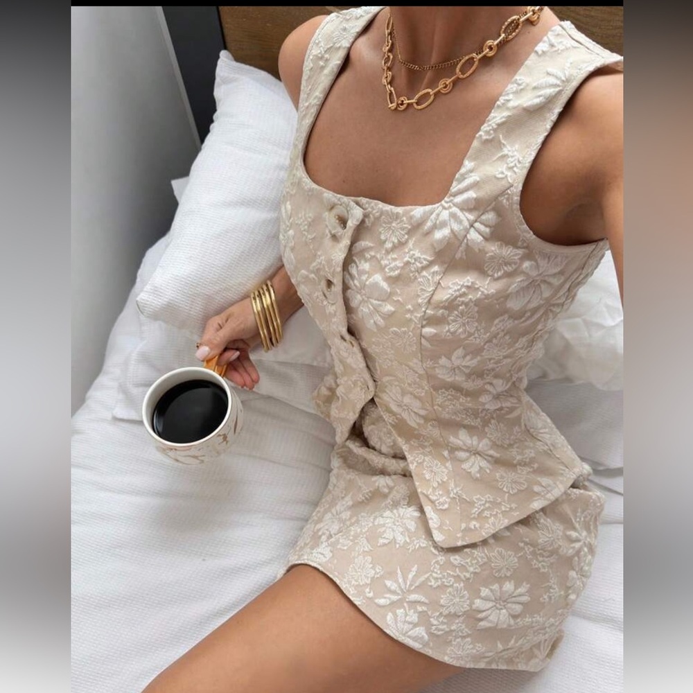 Elegant Floral Beige 2 Piece Set